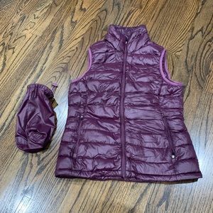 Like New Aritzia Parklife Packable Down Vest Dark Purple Size Small Women’s